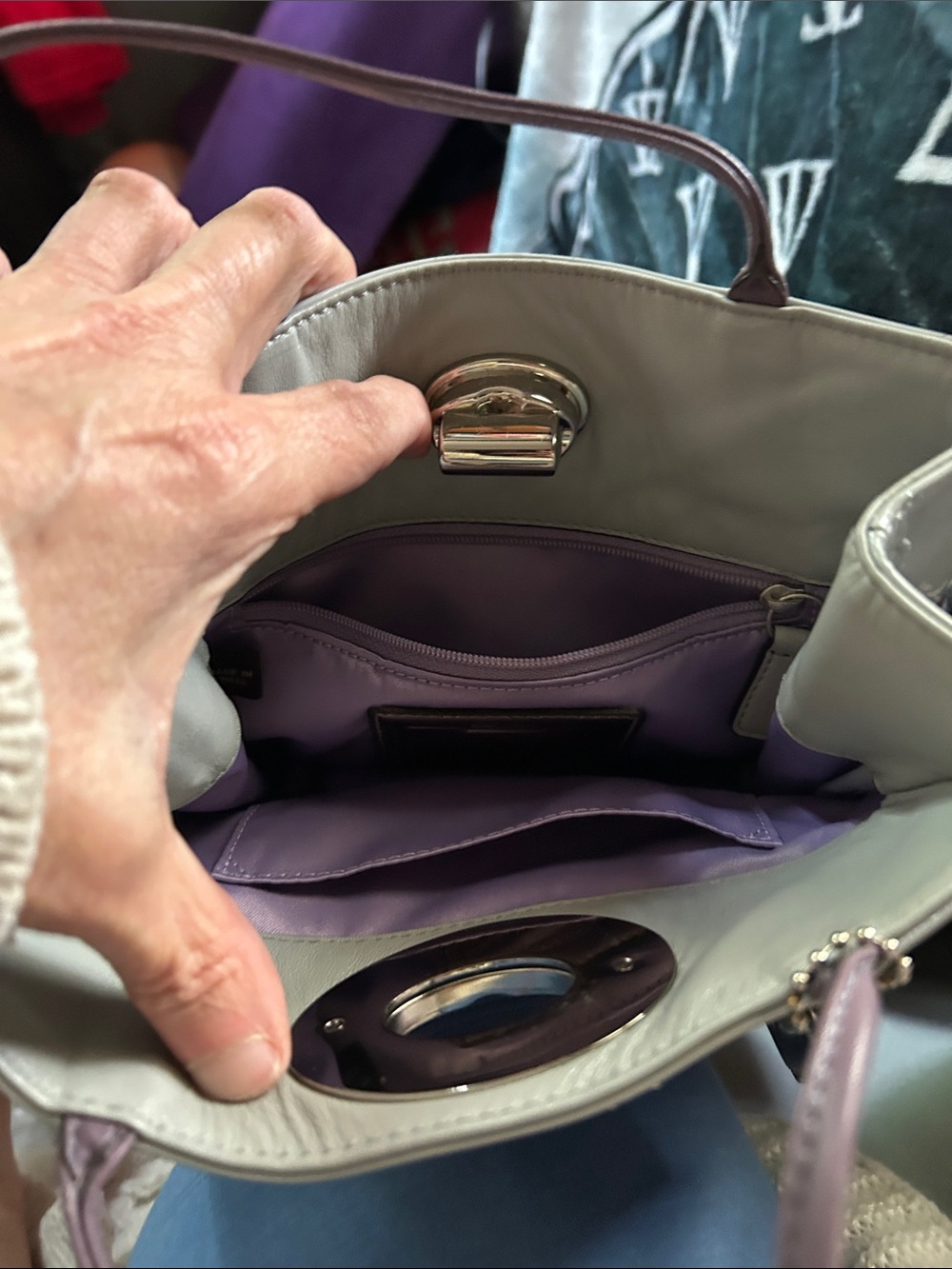 Coach mauve and lavender Turnlock Satchel
RARE
EUC
8.5x6.5x3 - Picture 5 of 8